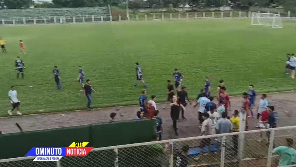 Viraliza vídeo de brigões em estádio de Espigão