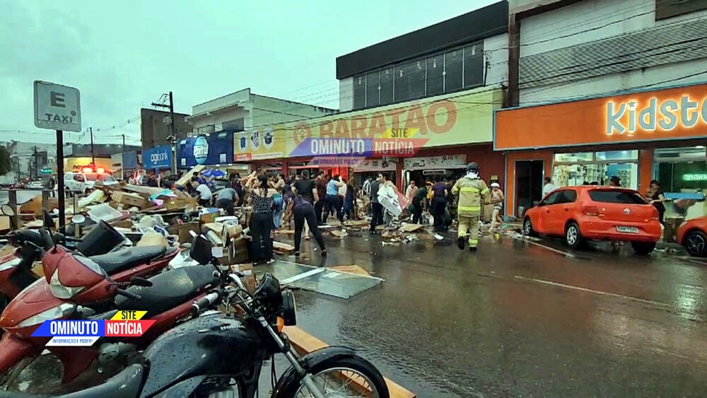 Teto do Baratão desaba durante chuva forte em Cacoal
