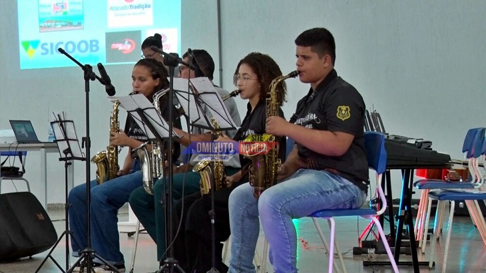 Projeto musical do 4º Batalhão realiza formatura na escola Josino Brito, em Cacoal
