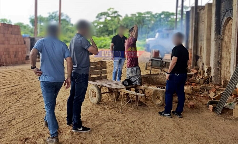 Homem condenado por roubo é preso enquanto trabalhava em empresa cerâmica em Jaru