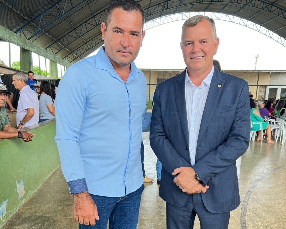 Deputado Lúcio Mosquini prestigia posses de prefeitos e reafirma compromisso com municípios