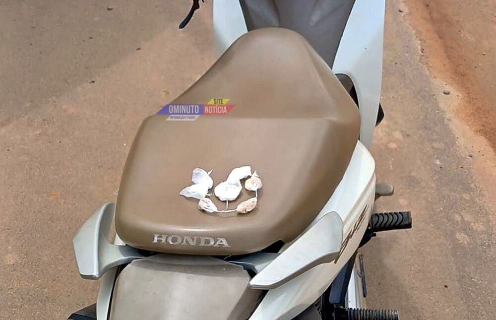 Duas mulheres são conduzidas com porções de maconha e crack, em Jaru, RO