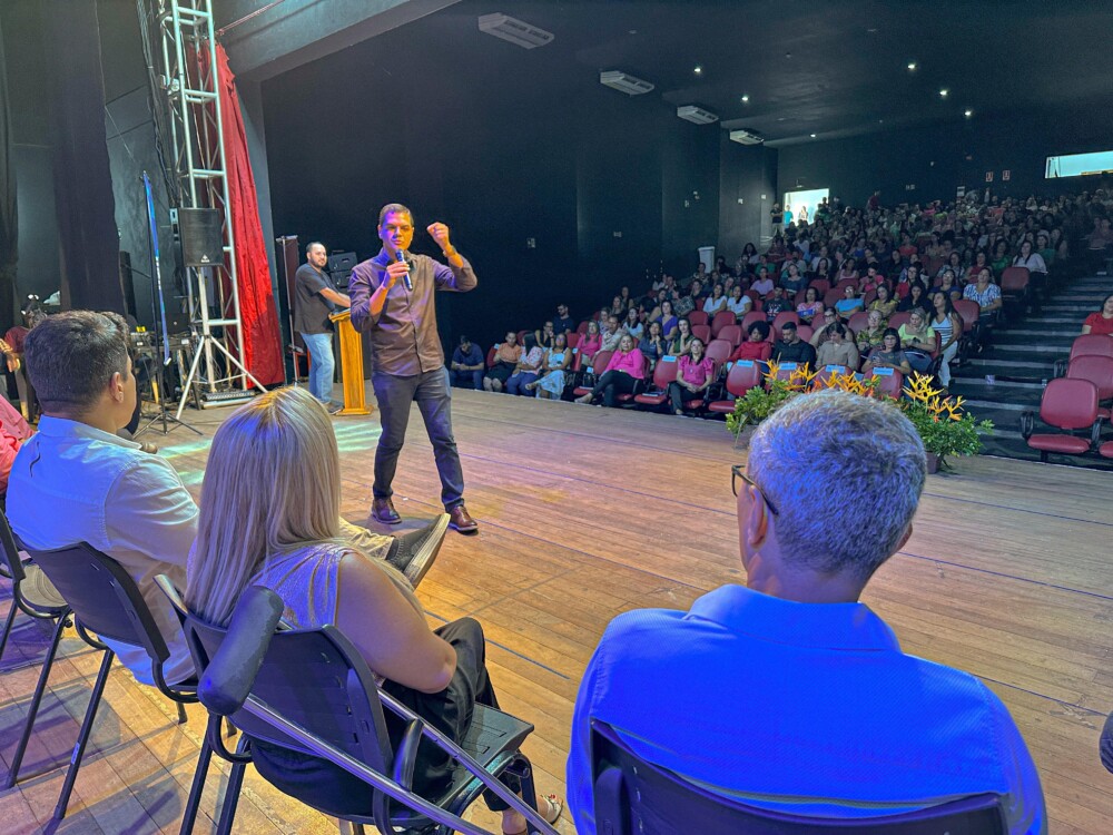 Deputado Cássio Gois fortalece a educação de toda a rede municipal com uniformes escolares em Cacoal e Ministro Andreazza