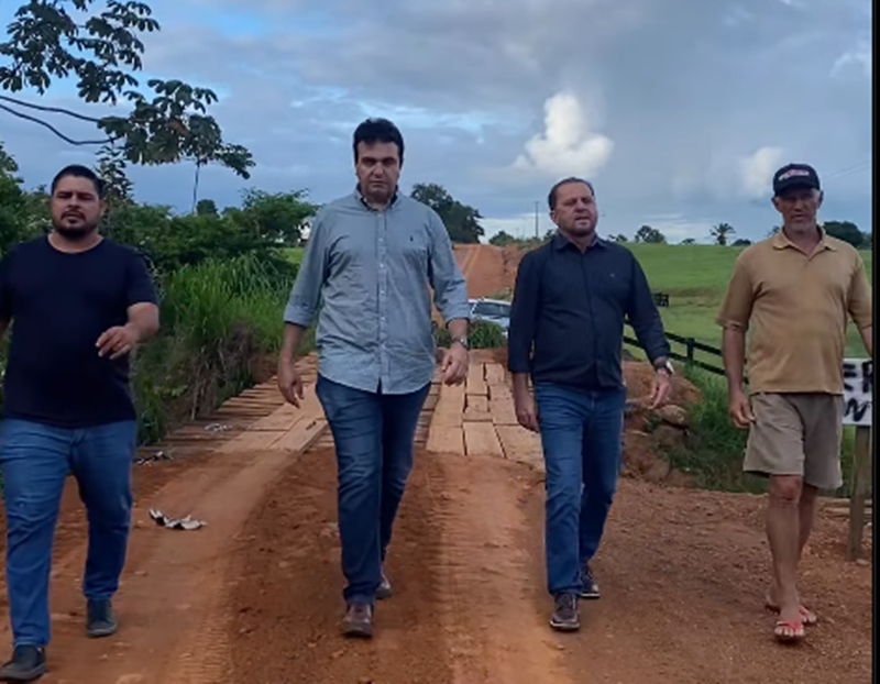 Deputado Cirone Deiró visitou e garantiu buscar por recursos para construção da ponte na Linha 14, em Cacoal